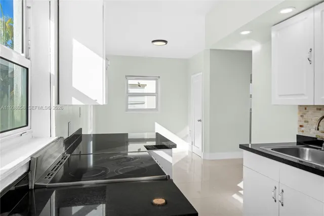 $1,900 | 1203 Marseille Drive, Unit 21, Miami Beach, FL 33141