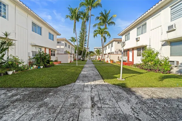 $1,900 | 1203 Marseille Drive, Unit 21, Miami Beach, FL 33141