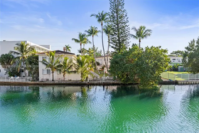 $1,900 | 1203 Marseille Drive, Unit 21, Miami Beach, FL 33141