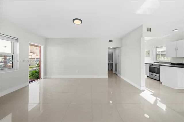 $1,900 | 1203 Marseille Drive, Unit 21, Miami Beach, FL 33141