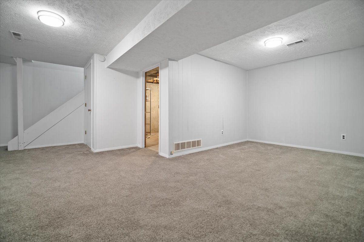 1707 King Drive, Unit D Normal, IL 61761 - Photo 18 of 24 an empty room with an entryway