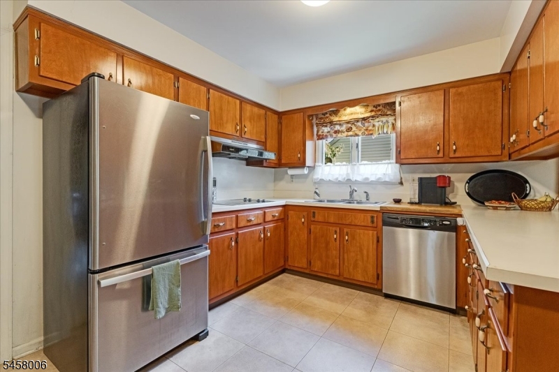 18 Tree Top Drive Springfield, NJ 07081 - Photo 6 of 16 Gallery Image 6