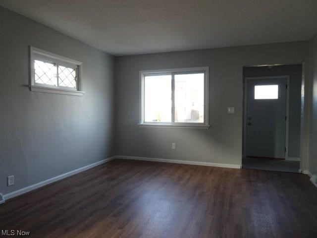 12713 North Road Cleveland, OH 44111 - Photo 3 of 16 Freshly painted!