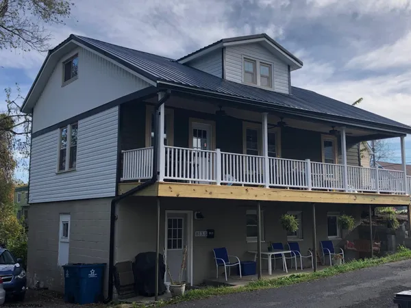 $950 | 813.5 Monongalia Avenue, Morgantown, WV 26505