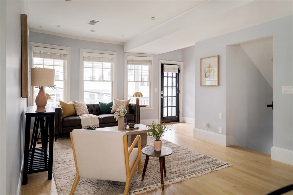 6 Hamilton Road, Unit 6 Somerville, MA 02144 - Photo 3 of 28