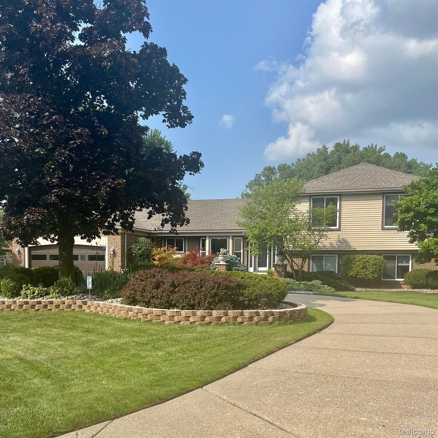 35128 Banbury Road Livonia, MI 48152 - Photo 1 of 41 Gallery Image 1