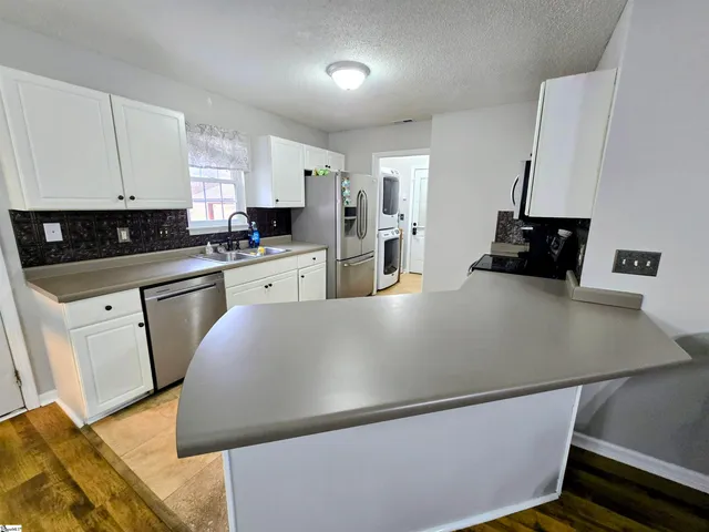 $319,500 | 137 Hillside Circle, Easley, SC 29640