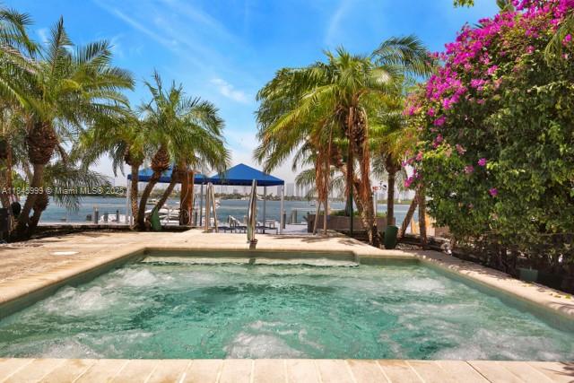 1200 West Avenue, Unit 521 Miami Beach, FL 33139 - Photo 27 of 51 a view of a backyard with a garden