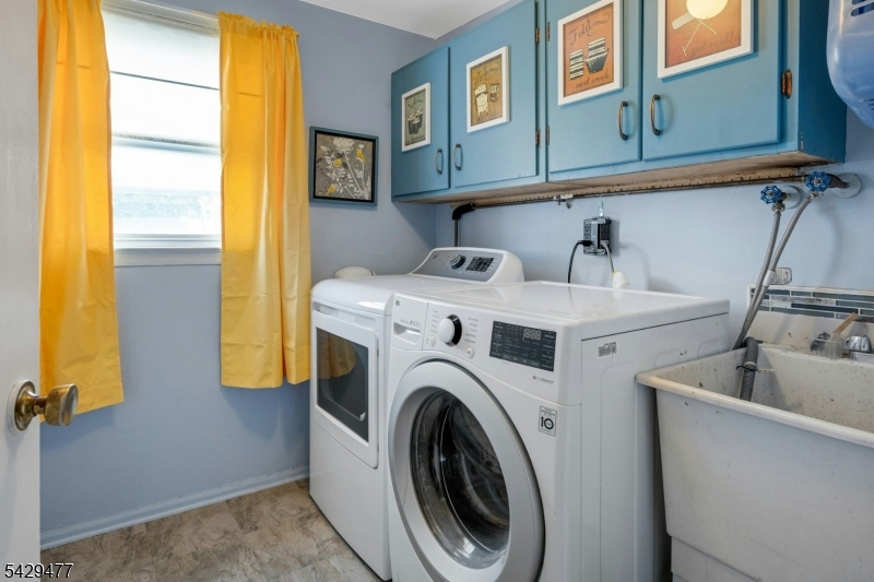 10 Ronald Terrace Springfield, NJ 07081 - Photo 30 of 36 a utility room with dryer and washer