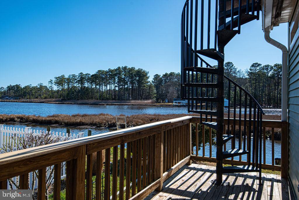 32 Watertown Road Ocean Pines, MD 21811 - Photo 14 of 83 Side porch with access to roof-top deck