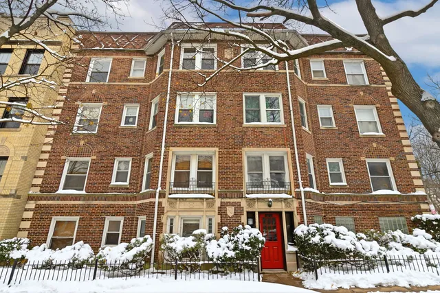 $319,000 | 1533 West Thorndale Avenue, Unit 3W, Chicago, IL 60660