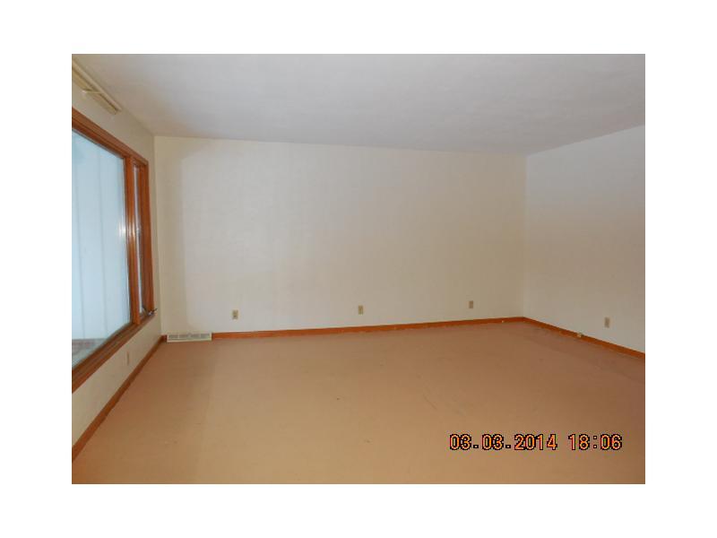 1707 Rutledge Road Greenville, PA 16125 - Photo 9 of 19 Living Room.
