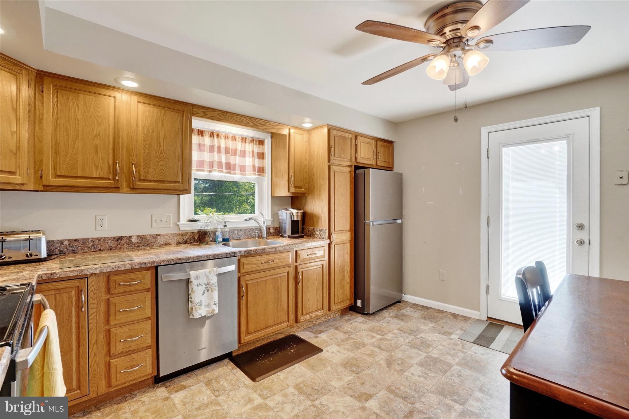 1616 Niles Road York, PA 17403 - Photo 9 of 31
