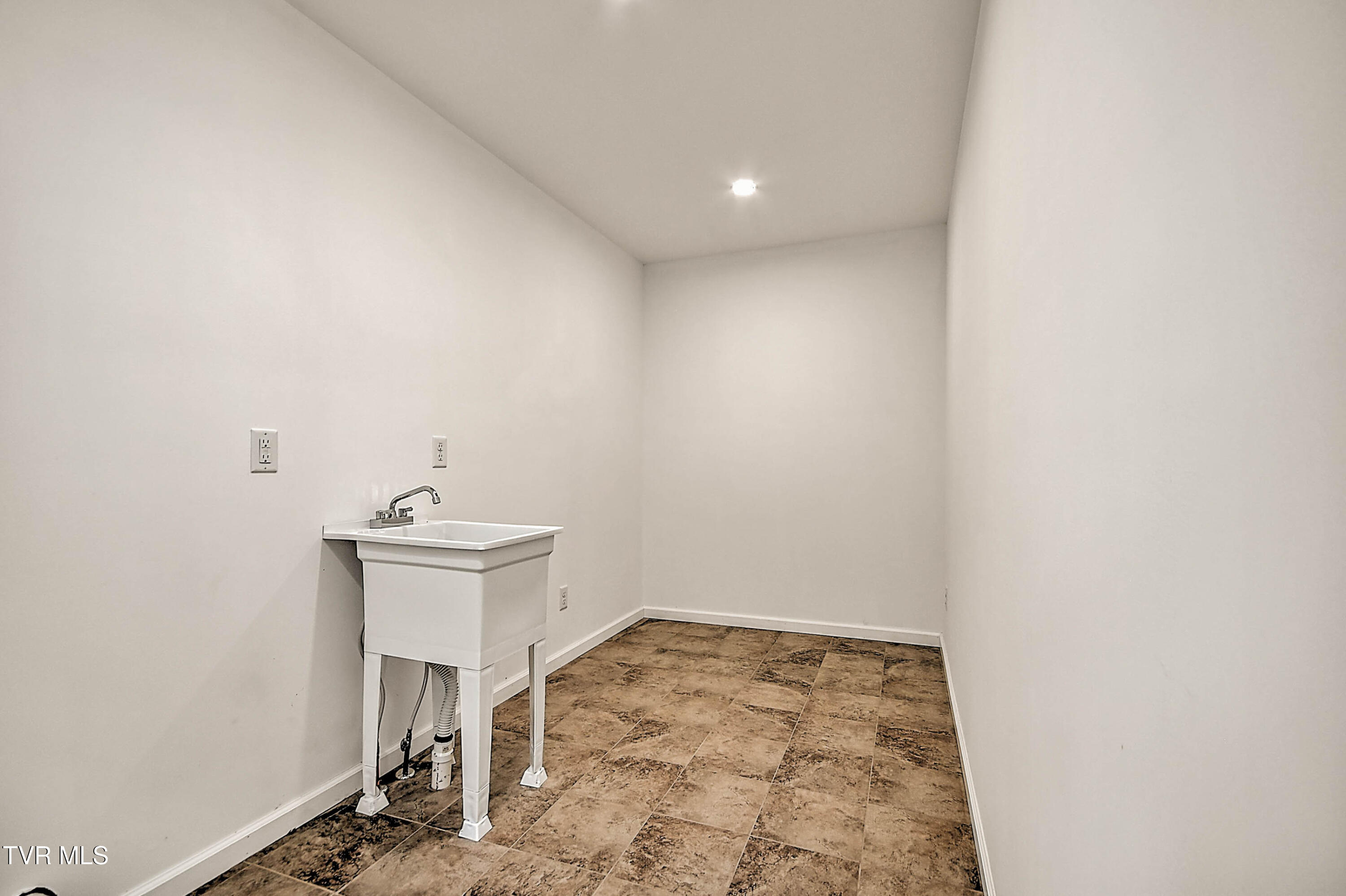 477 Norris Road Butler, TN 37640 - Photo 19 of 40 512 Norris DST-19