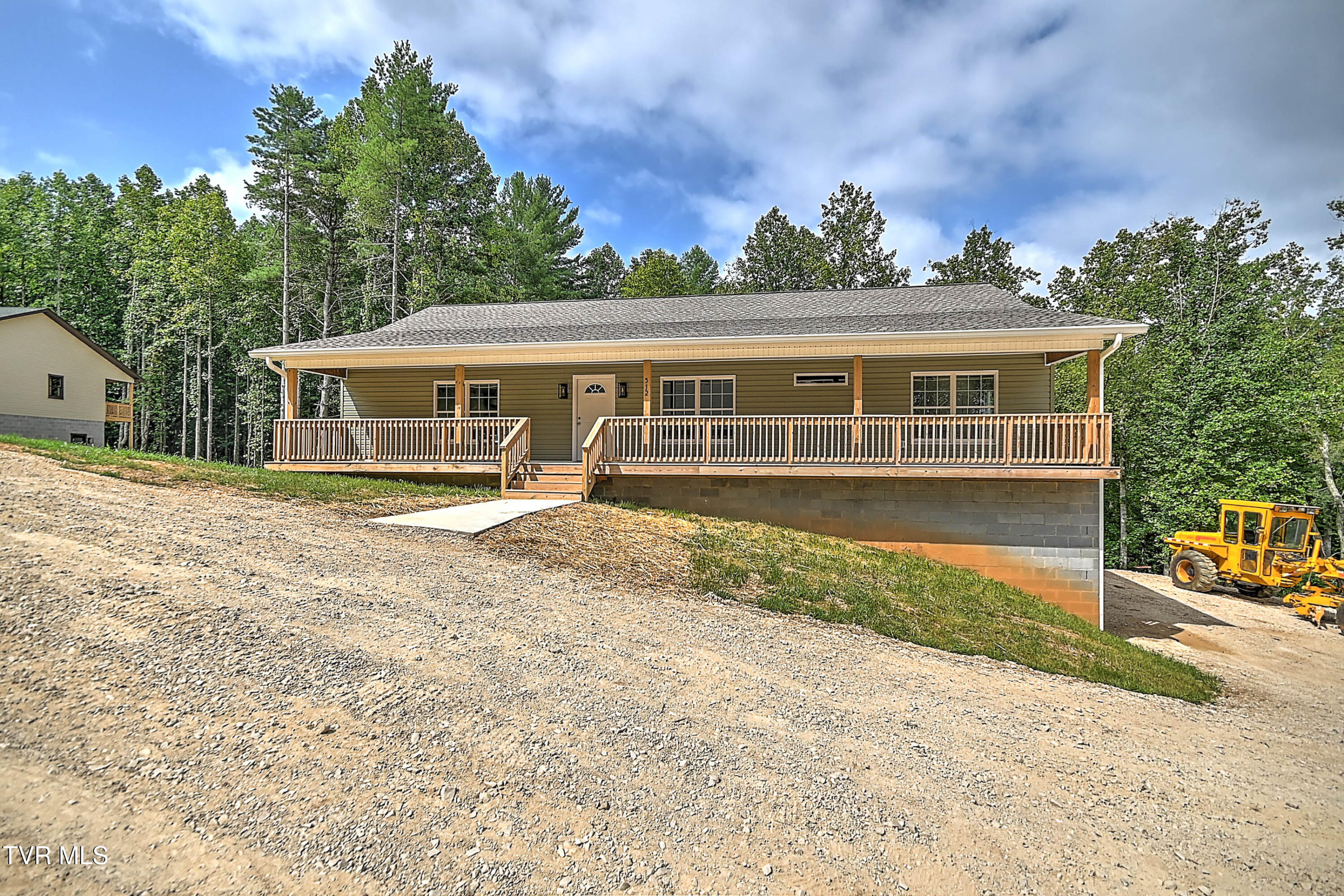 477 Norris Road Butler, TN 37640 - Photo 3 of 40 512 Norris DST