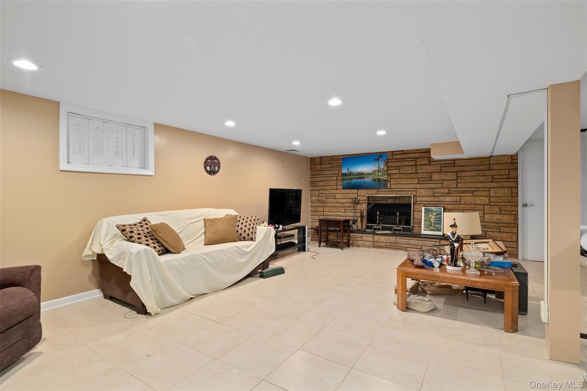 2975 Oceanside Road Oceanside, NY 11572 - Photo 20 of 28 Gallery Image 20