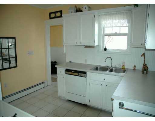 23 Ausdale Road Cranston, RI 02910 - Photo 7 of 8 Kitchen.