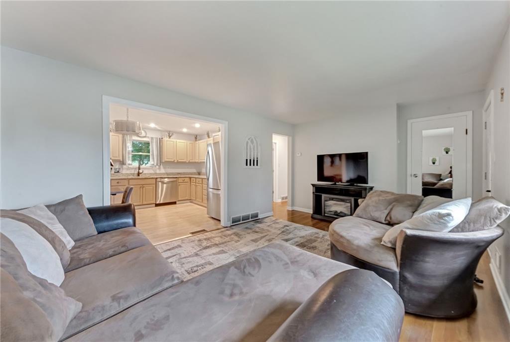 36 Hunter Road Gibsonia, PA 15044 - Photo 4 of 22 Gallery Image 4