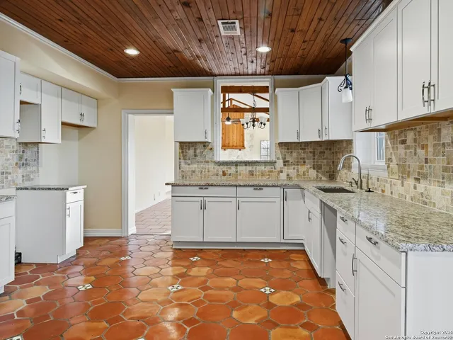 $2,300 | 8013 New Sulphur Springs Road, Unit 2, San Antonio, TX 78263