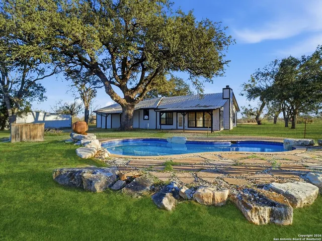 $2,300 | 8013 New Sulphur Springs Road, Unit 2, San Antonio, TX 78263