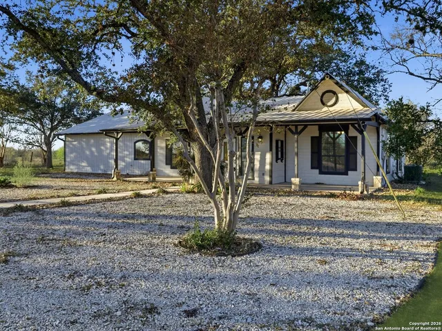 $2,300 | 8013 New Sulphur Springs Road, Unit 2, San Antonio, TX 78263