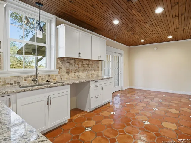 $2,300 | 8013 New Sulphur Springs Road, Unit 2, San Antonio, TX 78263