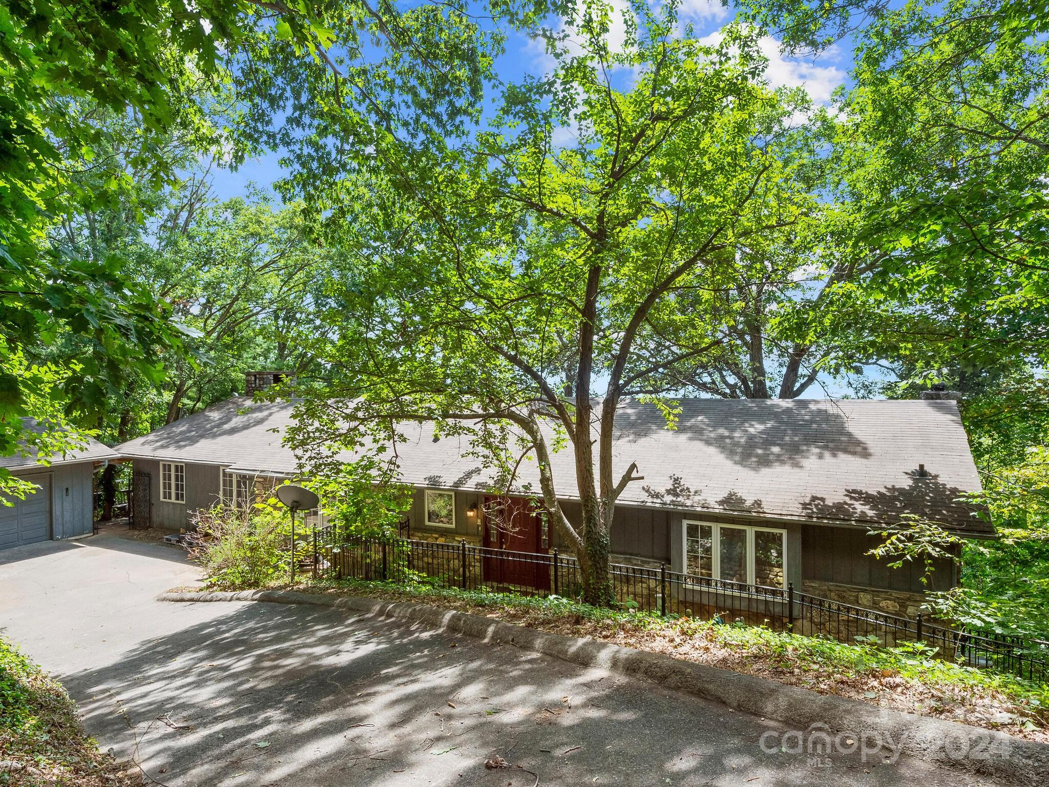 8 Bent Tree Road Asheville, NC 28804 - Photo 4 of 29 Gallery Image 4