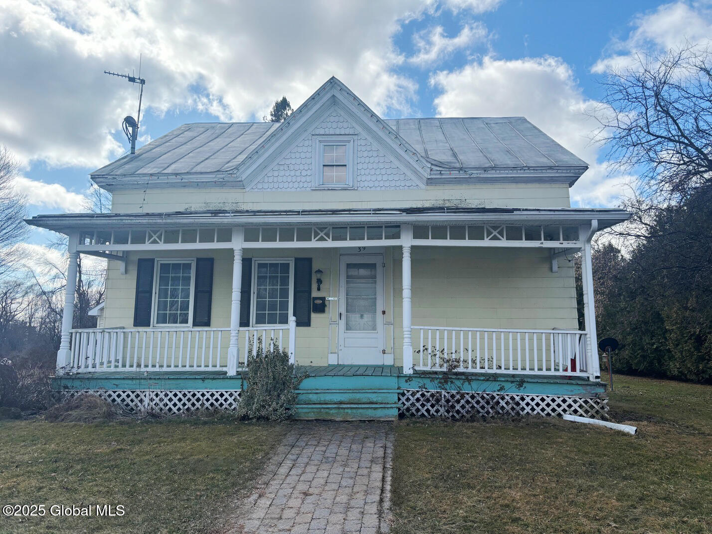 39 Champlain St Front