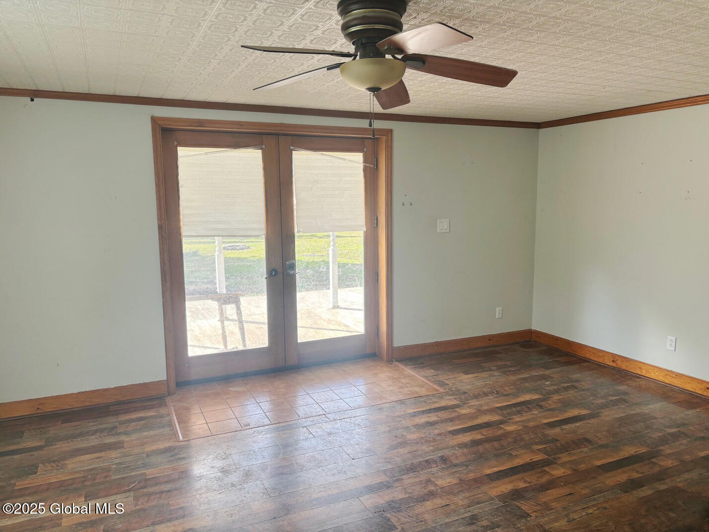 39 Champlain Street Rouses Point, NY 12979 - Photo 3 of 10 39 Champlain St Livingroom 2