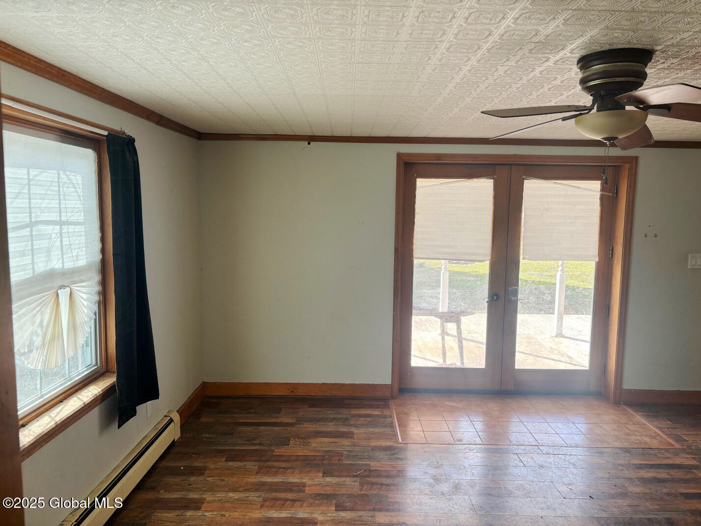 39 Champlain Street Rouses Point, NY 12979 - Photo 4 of 10 39 Champlain St Livingroom 3