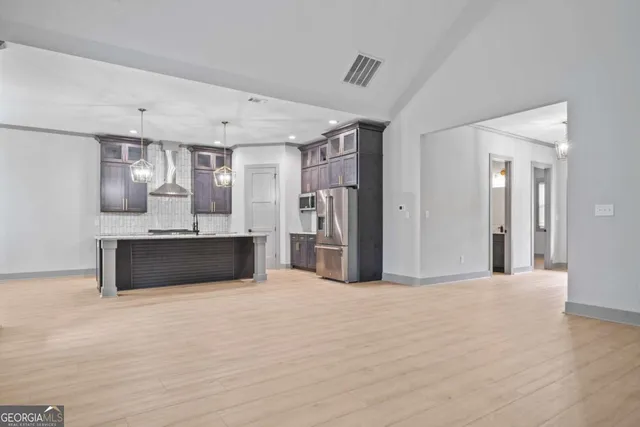 a view of empty room with window