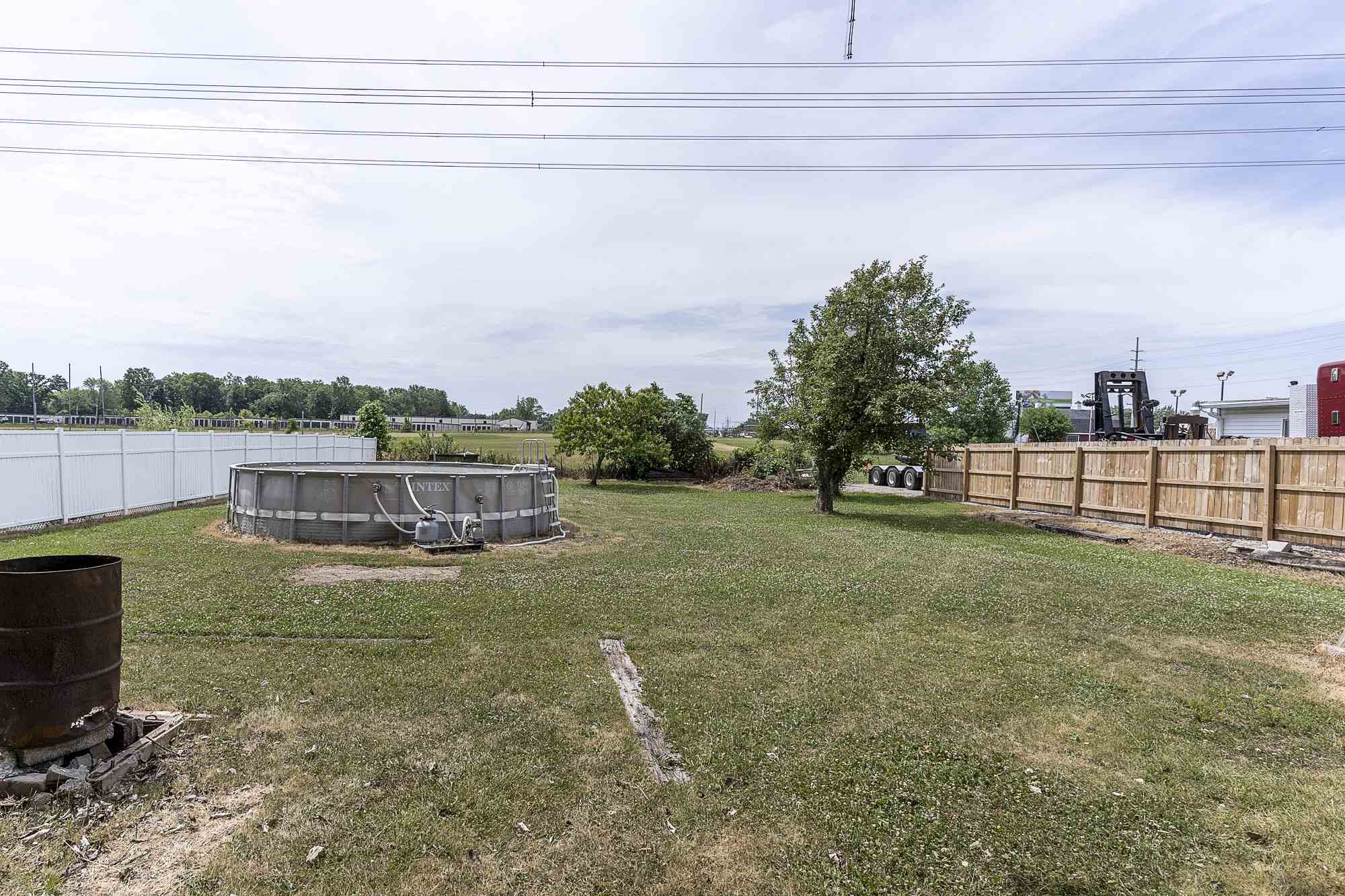 1517 Rabus Drive Fort Wayne, IN 46825 - Photo 4 of 36