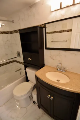 $1,450 | 2000 Northeast 51st Court, Unit 103, Fort Lauderdale, FL 33308