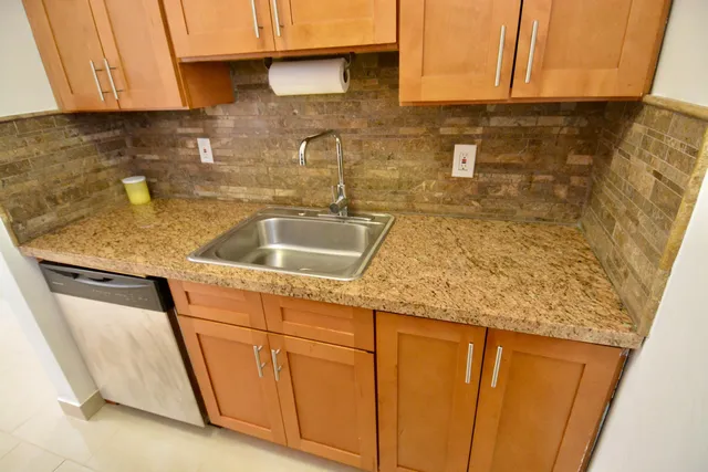 $1,450 | 2000 Northeast 51st Court, Unit 103, Fort Lauderdale, FL 33308