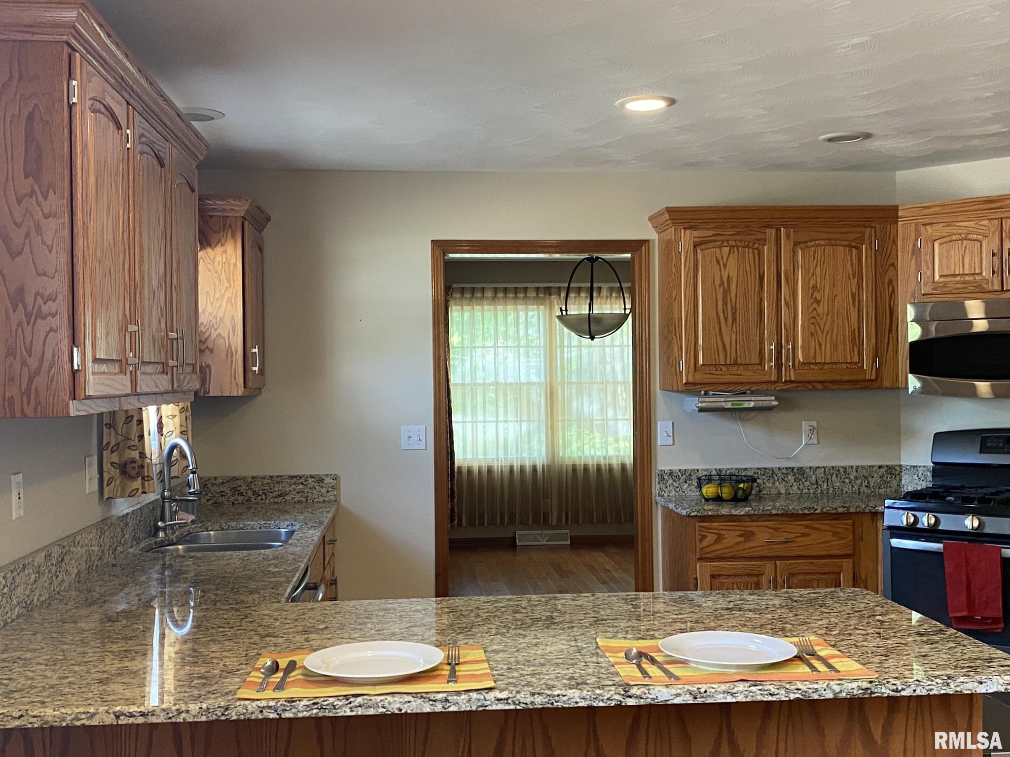 2524 Chapel Hill Road Springfield, IL 62702 - Photo 9 of 28