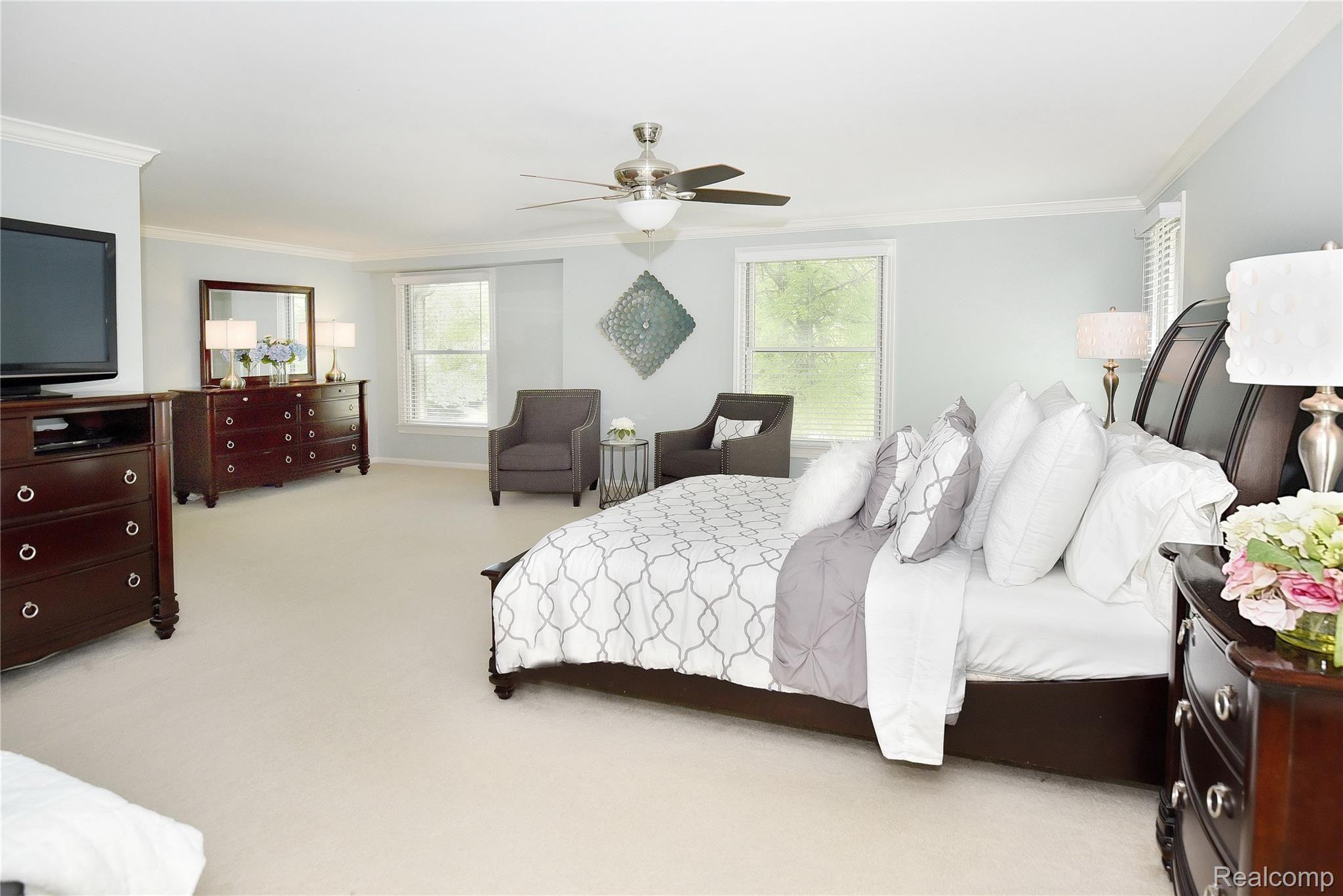 1069 Springwood Lane Rochester, MI 48309 - Photo 19 of 37 Exceptionally large Master Suite!