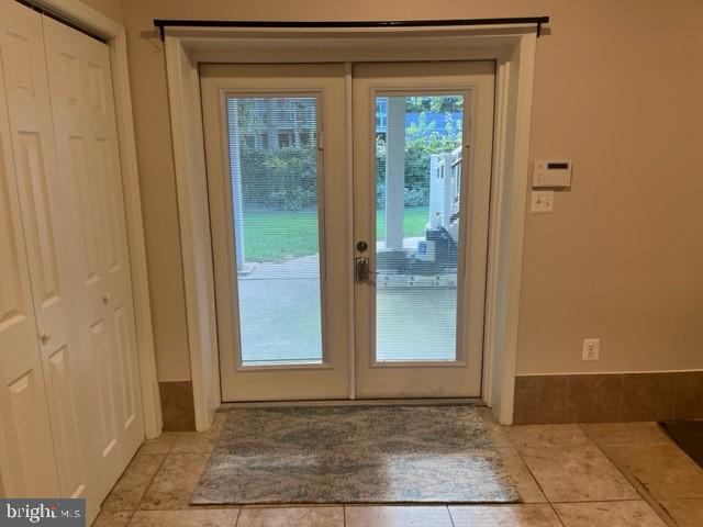 1902 Dalmation Drive McLean, VA 22101 - Photo 3 of 14 Walk-Out to Patio