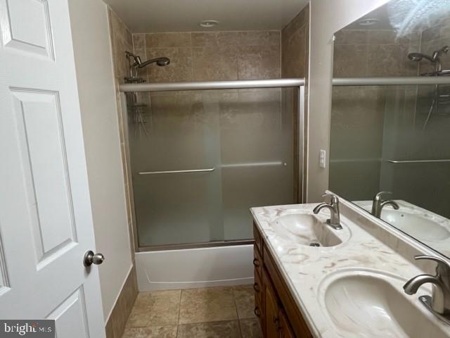 1902 Dalmation Drive McLean, VA 22101 - Photo 8 of 14 with en-suite bathroom