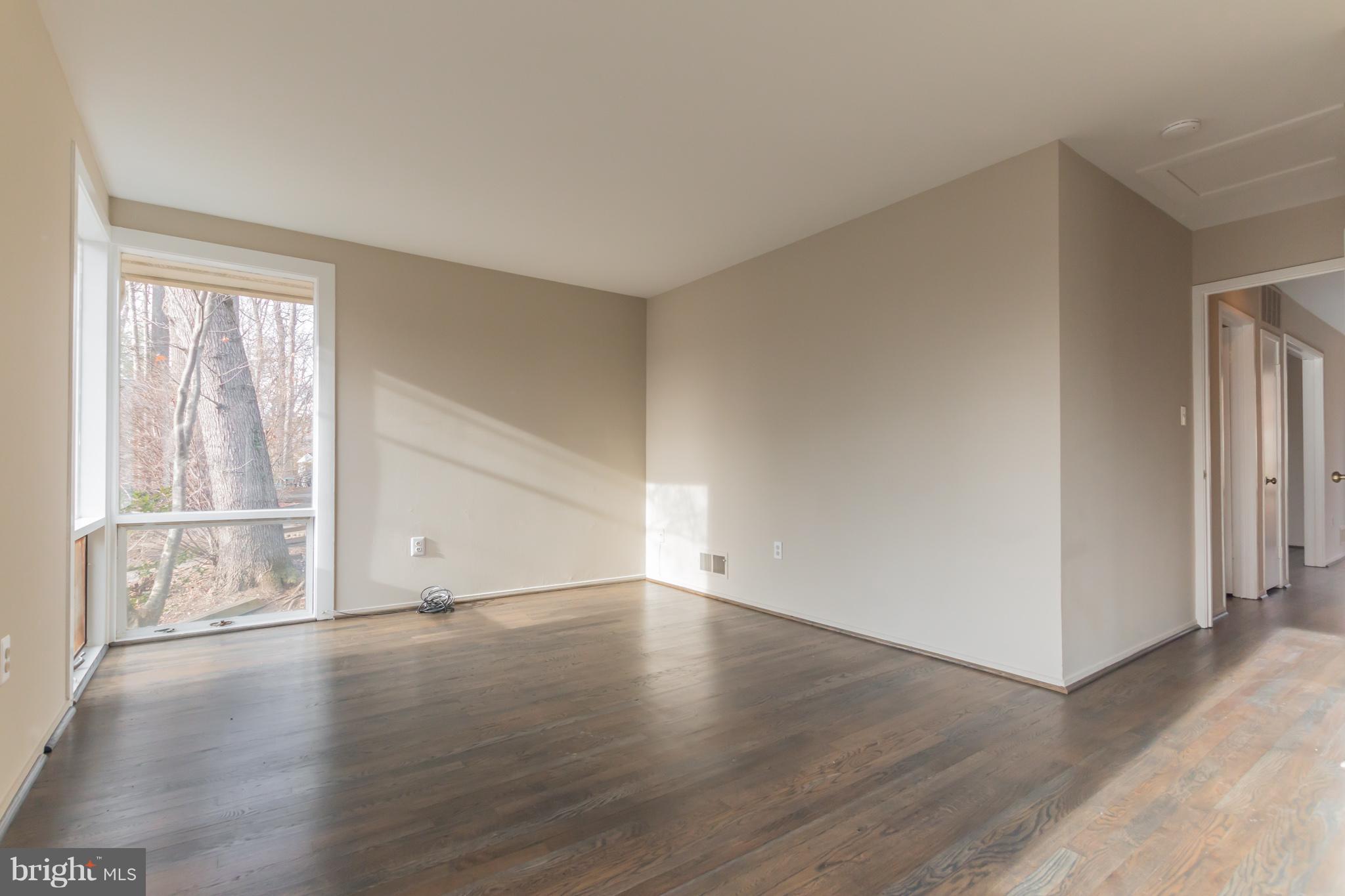 1100 La Grande Road Silver Spring, MD 20903 - Photo 11 of 30 Master bedroom towards hallway