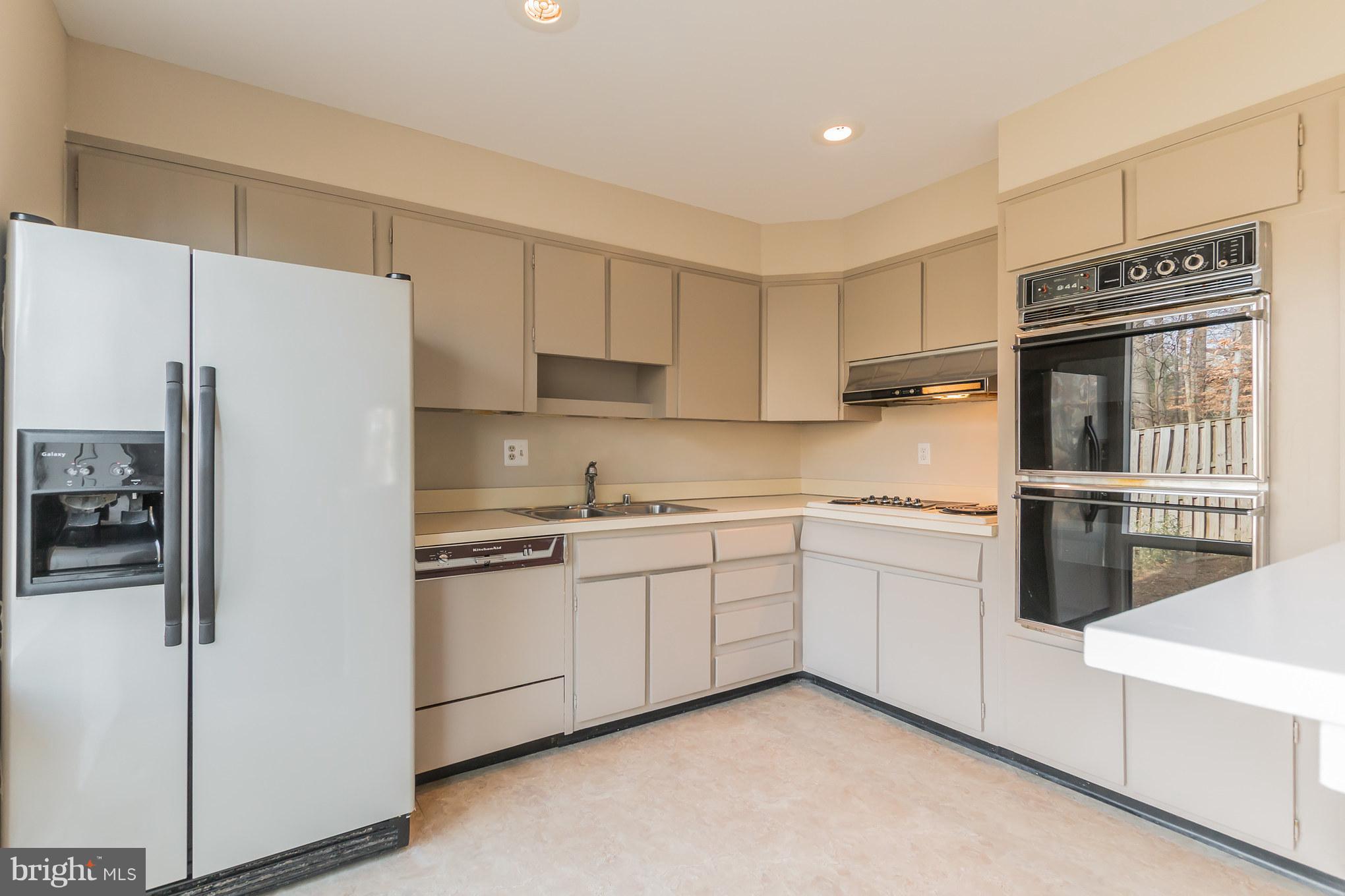 1100 La Grande Road Silver Spring, MD 20903 - Photo 6 of 30 Kitchen - upper level