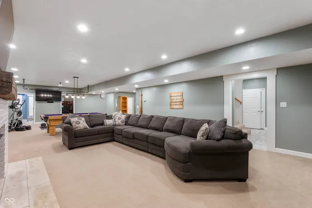 $790,000 | 1695 South Co Road 550 East, Selma, IN 47383