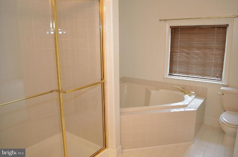 3946 Valley Ridge Drive Fairfax, VA 22033 - Photo 14 of 27 Large Soaking Tub in Master Bath!