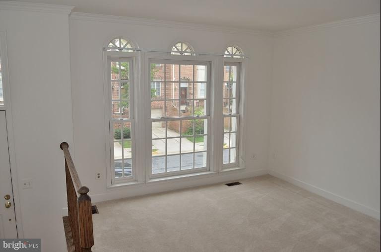 3946 Valley Ridge Drive Fairfax, VA 22033 - Photo 19 of 27 Sun-Splashed Living Room!