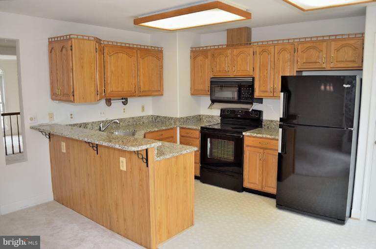 3946 Valley Ridge Drive Fairfax, VA 22033 - Photo 20 of 27 Updated Kitchen w/Granite Counters!