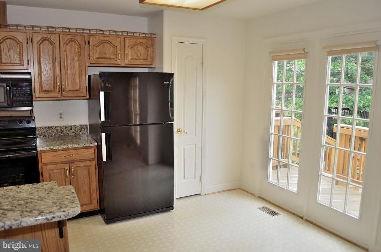 3946 Valley Ridge Drive Fairfax, VA 22033 - Photo 3 of 27 Kitchen - Open & Light!
