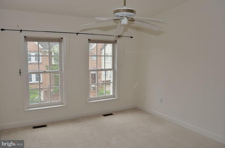 3946 Valley Ridge Drive Fairfax, VA 22033 - Photo 4 of 27 MBR w/Vaulted Ceiling & Fan!