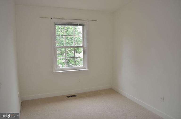 3946 Valley Ridge Drive Fairfax, VA 22033 - Photo 7 of 27 Spacious 2nd Bedroom w/Vaulted Ceiling!