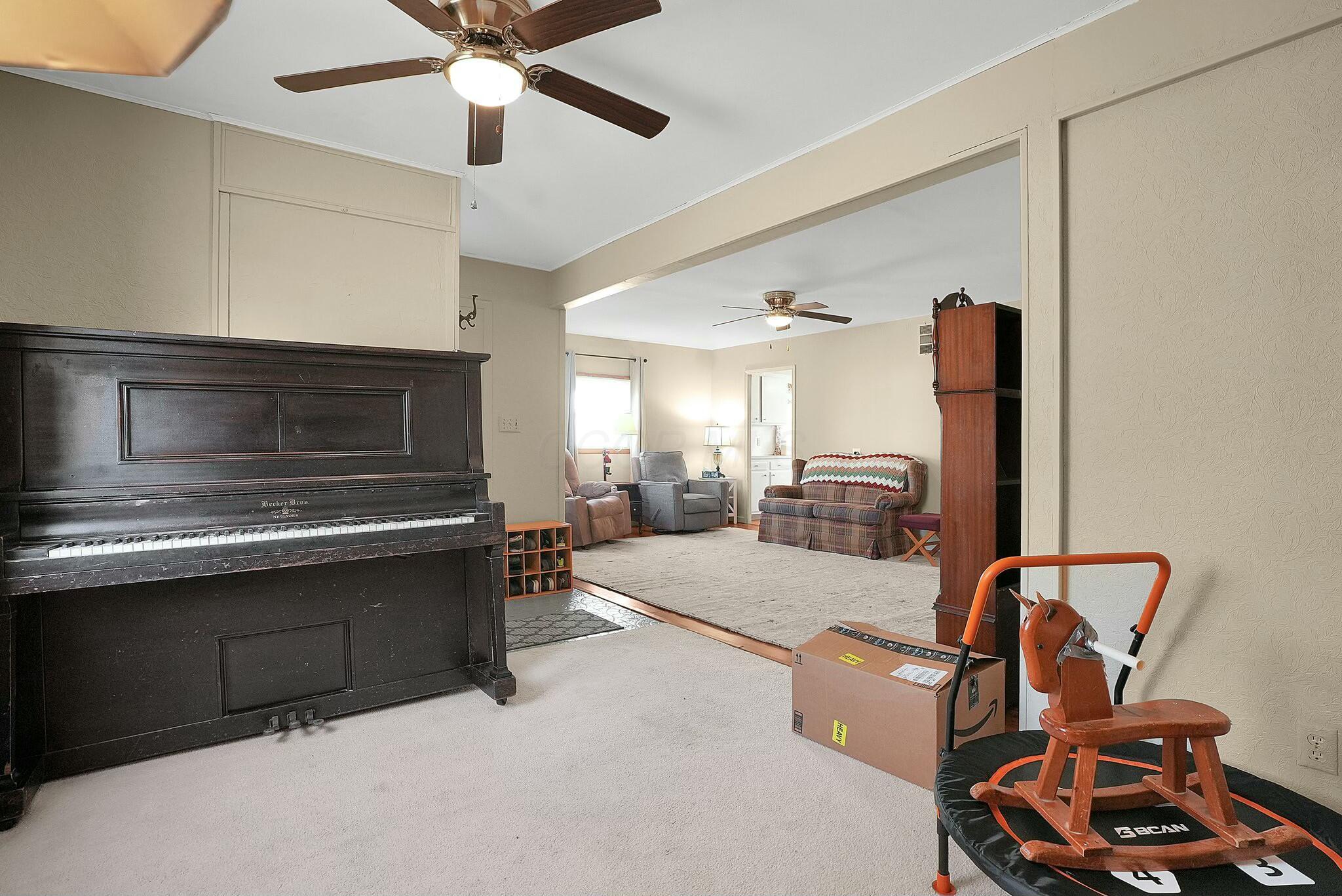378 South Hampton Road Columbus, OH 43213 - Photo 6 of 30 tempImagefja82o