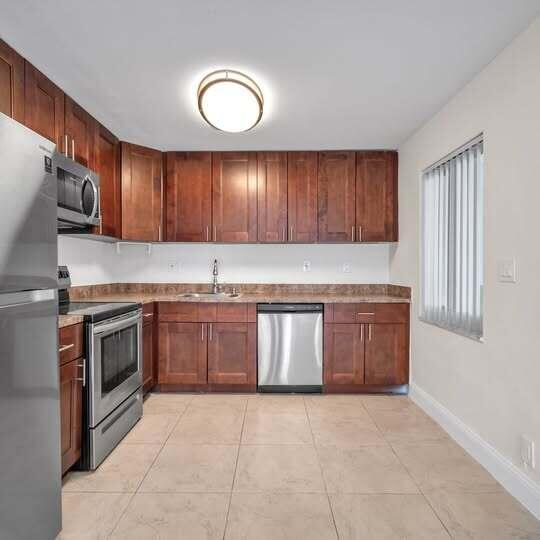 655 Jeffery Street, Unit 7 Boca Raton, FL 33487 - Photo 5 of 12 465768545_1201666937601882_7603600342827