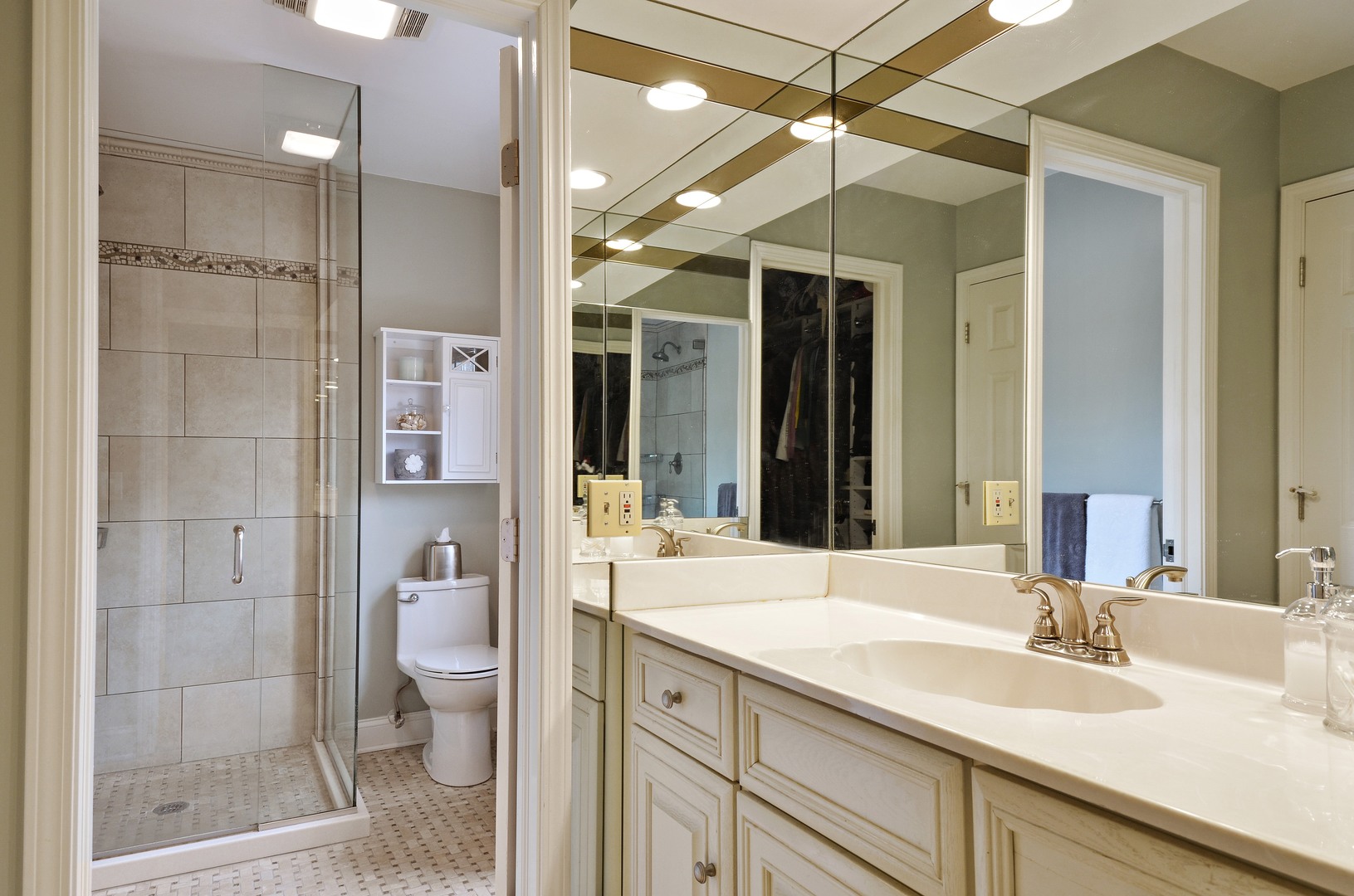 110 Indian Road Lake Bluff, IL 60044 - Photo 10 of 16